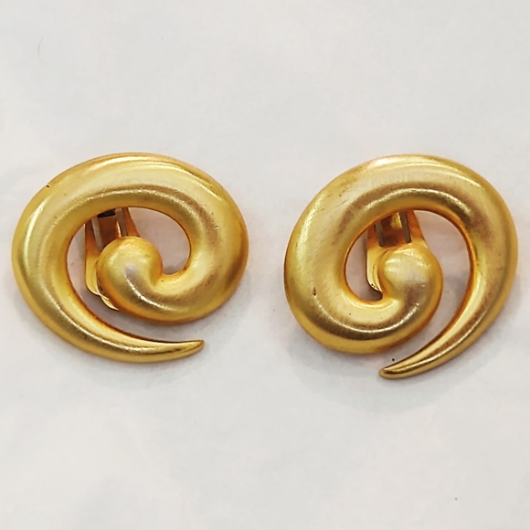 Vintage Kennett Jay Lane Brushed Gold Swirl Earrings - Picture 4 of 6